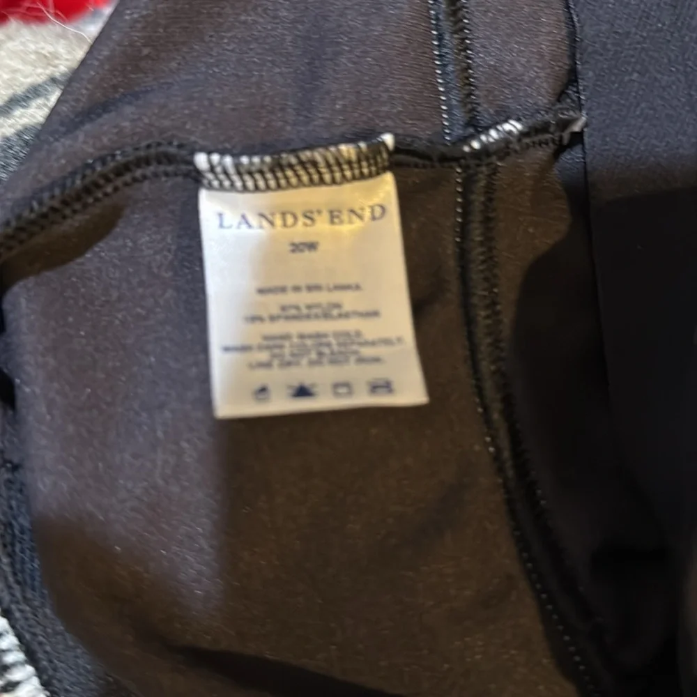 Lands' End Black and White Trim Top. Size 20W (like new) - Picture 5 of 6